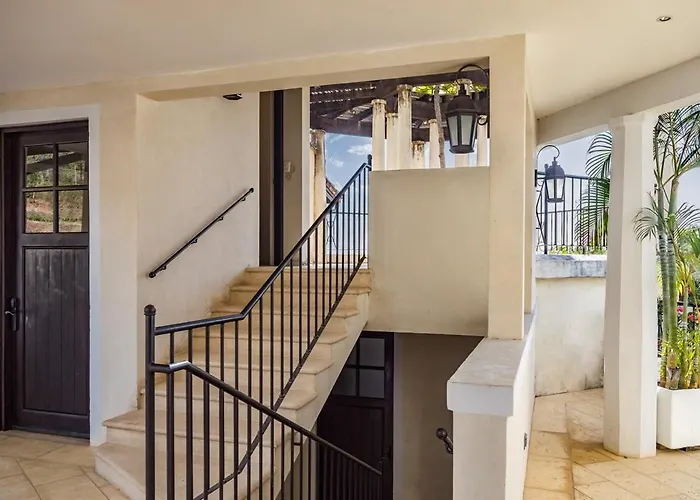 Beautiful Mediterranean-style Penthouse With An Oceanview Balcony Playa Danta