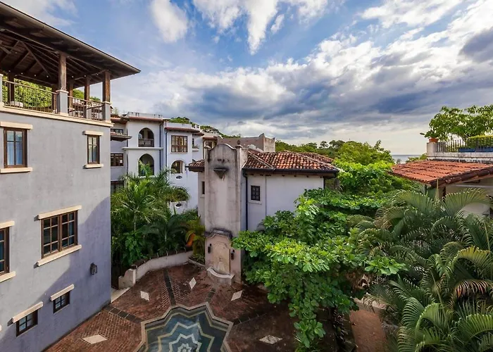 Beautiful Mediterranean-style Penthouse With An Oceanview Balcony *